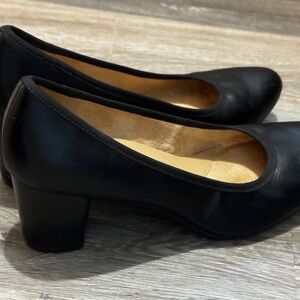Classic Black Leather Women's Pumps